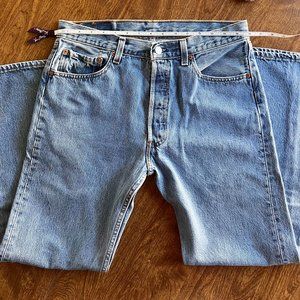 Vintage Levi's 501 Made in USA size 32 x 28 Button fly Straight Leg Jeans